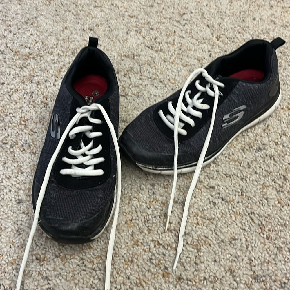 Skechers black and gray tennis shoes